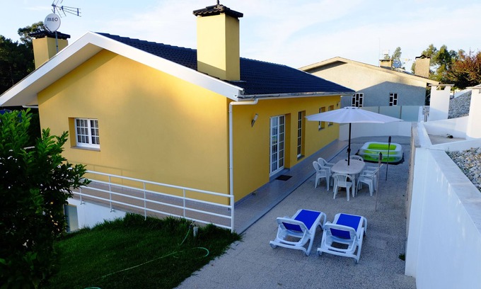 Santa Maria da Feira Casa | Moderna casa amueblada de 2 dormitorios, terraza de 40 m 25 km Oporto