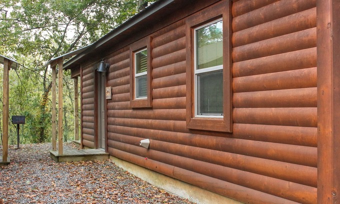 Swinging Bridge Village Cabina | 2 Bedroom Little Red Riverfront Cabin on Winkley Shoals