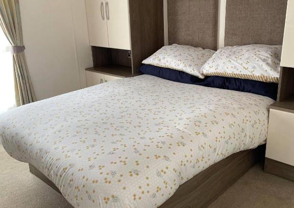 Porthcawl Casa | 2 Bedroom Lodge - Honeysuckle 95, Trecco Bay