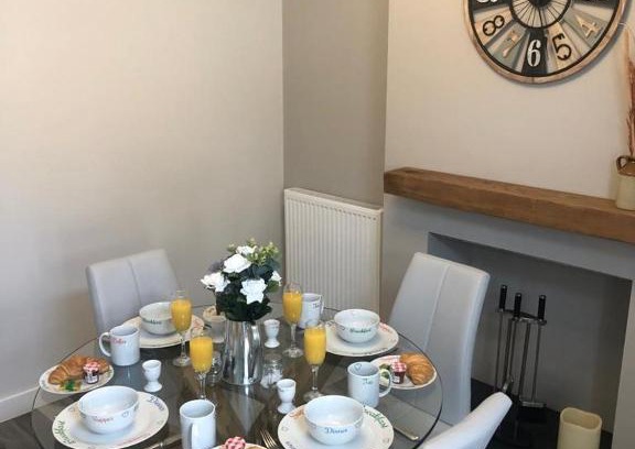 Luton Casa | 2 Bedroom Luton Townhouse