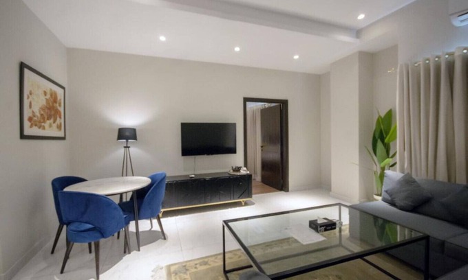 Lahore Apartamento | 2 Bedroom Luxury Apartment - With Balconies and City Views