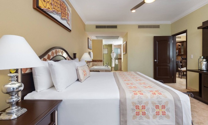 Flamingos Condominio | 2-Bedroom Luxury suite with guaranteed ocean views for a dreamlike experience