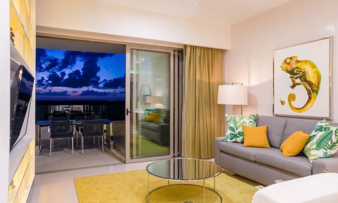 Downtown Cancun Complejo | 2 Bedroom Luxury Suite at Garza Blanca Cancun! Sleeps 6!