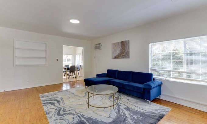 Rampart Village Casa | 2 Bedroom Mid-Wilshire Charmer close to Downtown