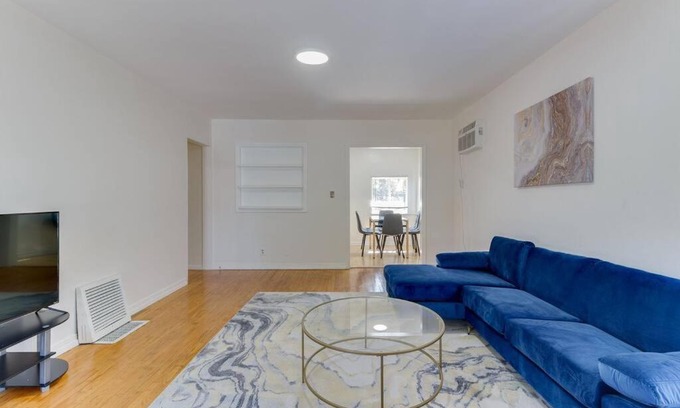 Rampart Village Casa | 2 Bedroom Mid-Wilshire Charmer close to Downtown