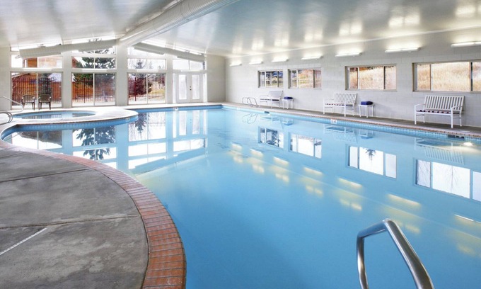 Harbor Village Apartamento | 2 Bedroom - Mobility w/Roll-in Shower in peaceful Garden City