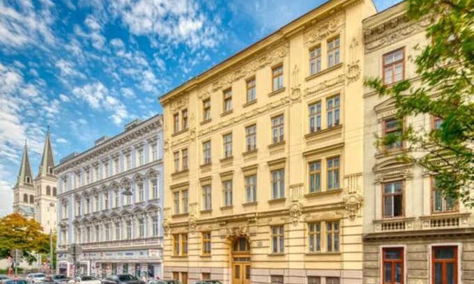 Favoriten Condominio | 2 Bedroom near metro+Perfect for long term stay