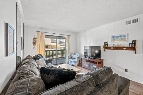 North Myrtle Beach Casa | 2 Bedroom Oceanview Condo at Sea Cabin! Sleeps 5!