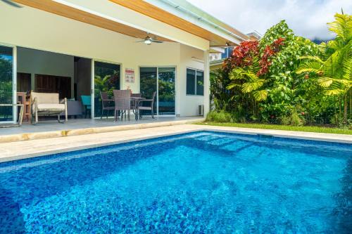 Ciudad Cortes Casa | 2 Bedroom-ojochal-pool-easy Access-fast Internet
