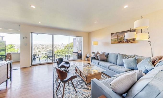 Bernal Heights Apartamento | 2 bedroom one bath home next to Bernal Park with stunning city views