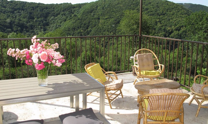 Peux-et-Couffouleux Casa | Vrbo Property