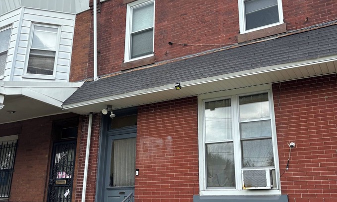 Olney-Oak Lane Apartamento | 2 bedroom, Pet friendly near Einstein Hospital