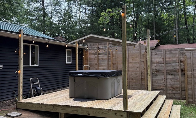 Greenbush Cabina | 2-bedroom pet friendly Lake Huron cabin with Hot Tub in Greenbush