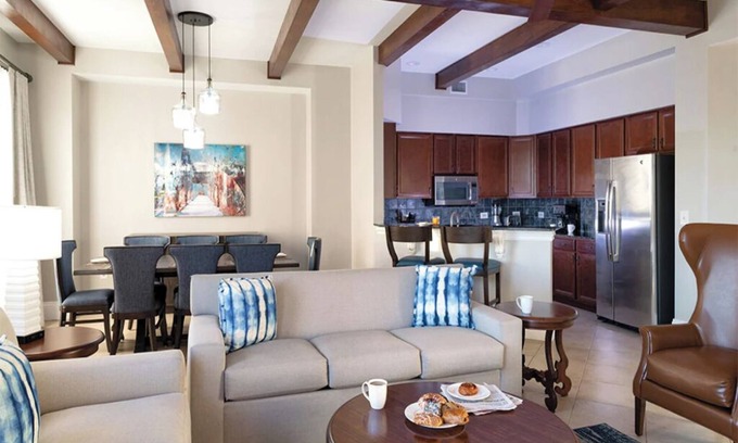 Downtown San Antonio Condominio | 2 Bedroom Presidential Condo w/ Kitchen, on Riverwalk in San Antonio, La Casada!