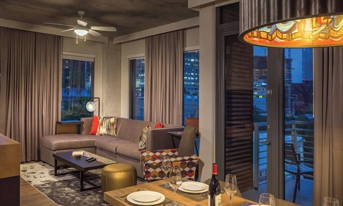 Civic District Condominio | 2 Bedroom Presidential Suite w/ Full Kitchen in Austin!!!