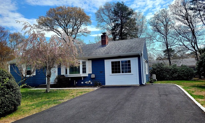 South Yarmouth Casa | 2 bedroom ranch 1 bath situated in West Yarmouth