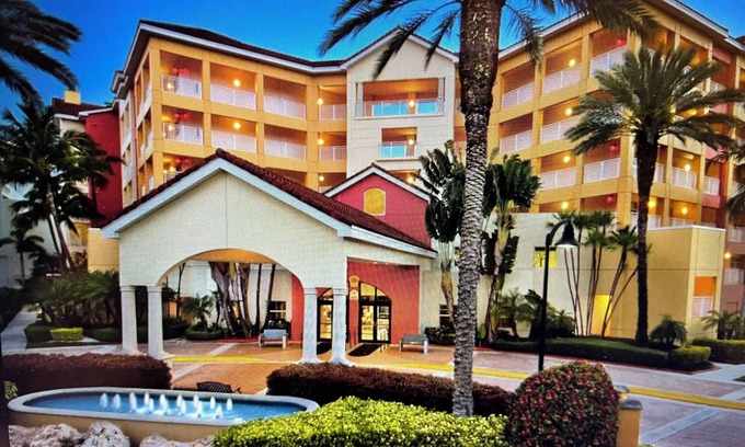 Doral Complejo | 2-bedroom resort in phenomenal Miami with AC, fitness room