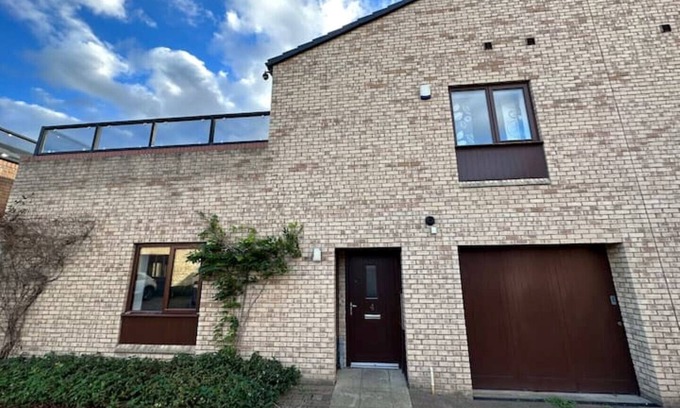 Stockton-on-Tees Casa | 2 Bedroom Riverside Property with Roof Terrace