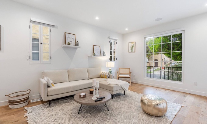 Fairfax District Apartamento | 2 bedroom Stunning unit