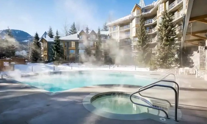 Whistler Cay Heights Apartamento | 2 Bedroom Suite w/ Kitchen and Hot Tub in Village