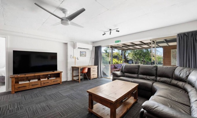 Highett Condominio | 2-bedroom suite w/ private kitchen & bathroom
