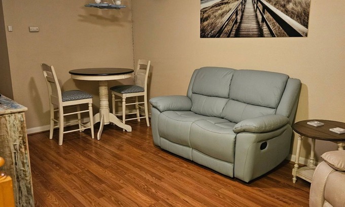 North Myrtle Beach Casa | 2-bedroom townhome in charming Cherry Grove, a 4 minute drive to the beach!