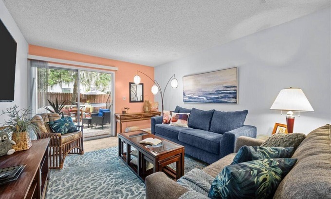 Jacksonville Casa | 2 BEDROOM TOWNHOME IN ORTEGA - 1 Block From St. John's River