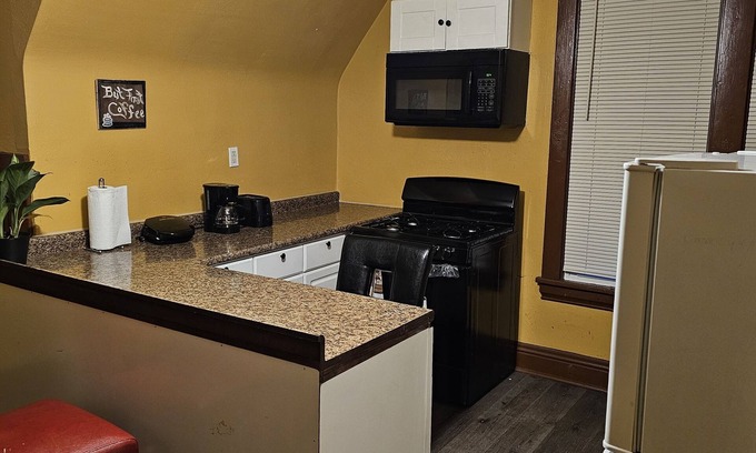 South Chicago Heights Apartamento | 2-bedroom apartment in South Chicago Heights with AC.