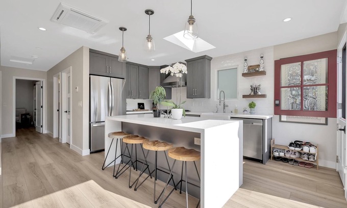 Corona del Mar Casa | 2-bedroom vacation home walking distance to Fashion Island