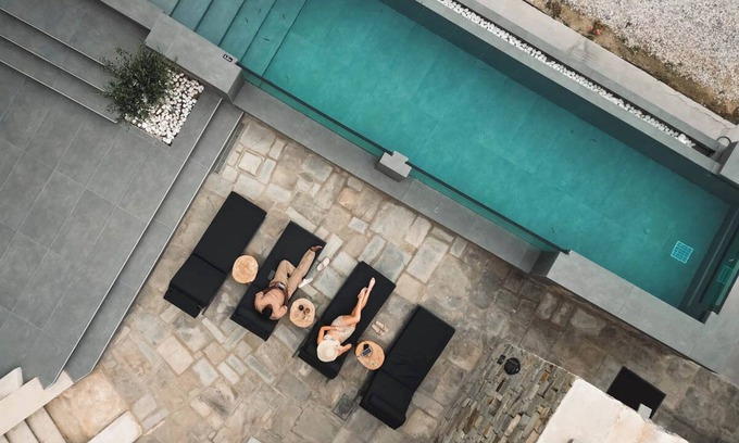 Paradise Apartamento | 2 Bedroom Villa with Private Glass Pool & Shared Infinity Pool, Gym, Pool Bar