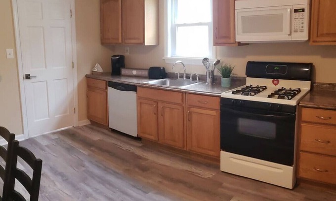 Cape May - Wildwood Apartamento | 2 bedroom, Walk to Beach & Boardwalk ! Apt. 1R