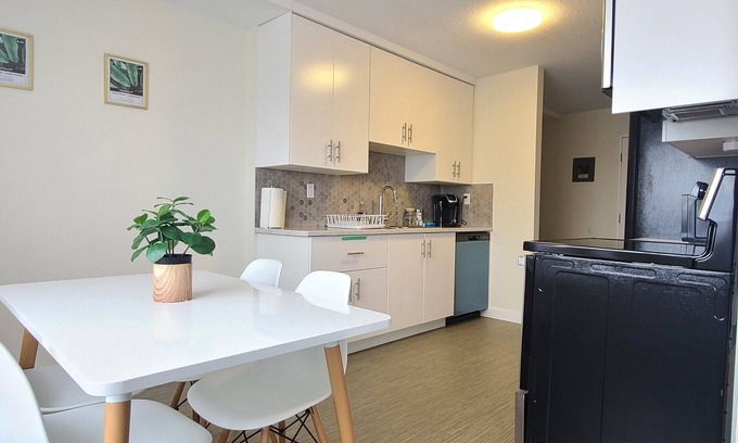 West Edmonton Condominio | 2 Bedroom - Walking Distance to West Edmonton Mall