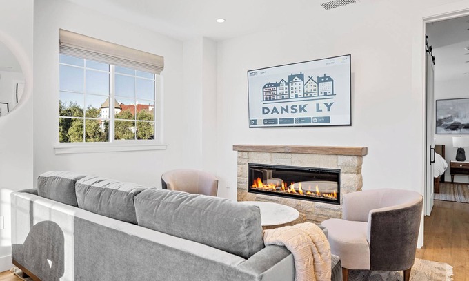 Solvang Apartamento | 2 bedroom - WiFi, AC, garaged off-street parking with EV Charger.
