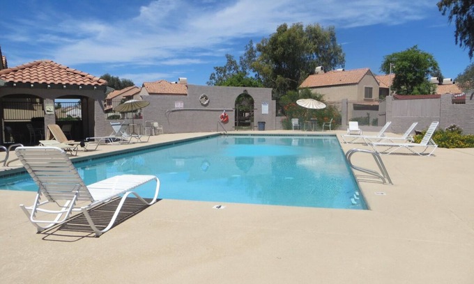 Villa De Paz Condominio | 2 bedrooms & 1 full bathrooms in Glendale