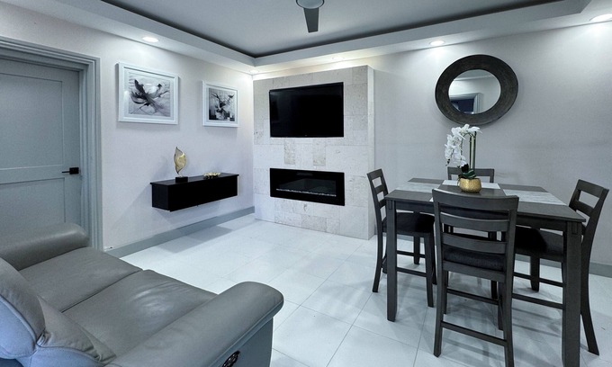 Rhyne Park Village Apartamento | 2 Bedrooms, 2 Bathrooms, Luxury Montego Bay Escape.