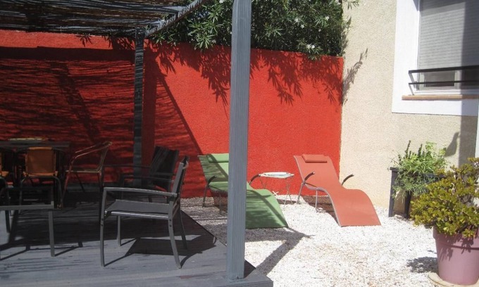 Arles Casa | 2 bedrooms house with living / kitchen dining and large outside patio