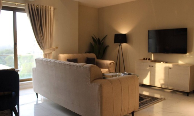 Lahore Apartamento | 2 Bedrooom Apartment in the Heart of Lahore with Gym Access