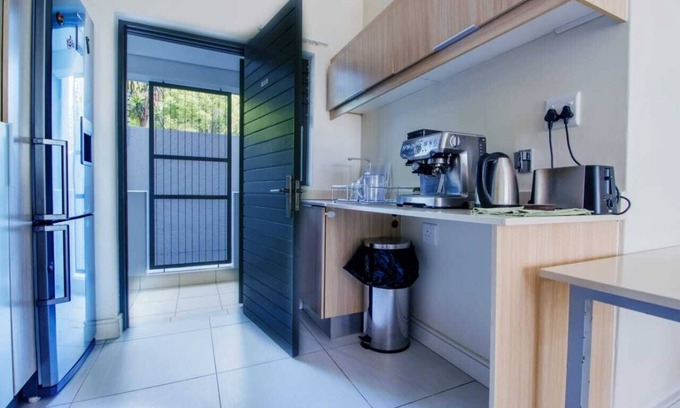 Greater Johannesburg Metropolitan Area Apartamento | Apartamento moderno estilo presidencial de 2 camas y 2 baños a solo $ 60 por noche