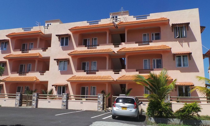 Grand Gaube Apartamento | 2 BEDS FULLY FURNISHED APARTMENTS AT 2 MINUTES WALK TO THE BEACH IN THE NORTH.