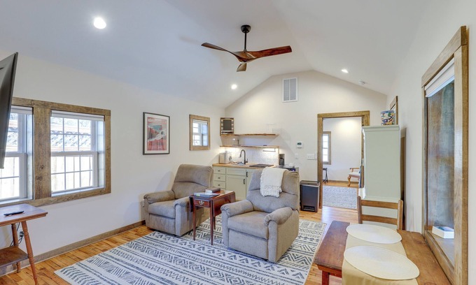Hot Springs Cabina | 2 Blocks to Appalachian Trail: Updated Cabin!