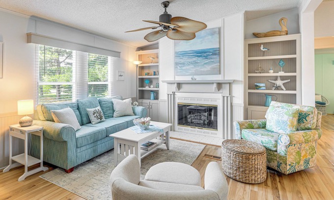 Harkers Island Casa | 2 Blocks to Crystal Coast: Family-Friendly Retreat