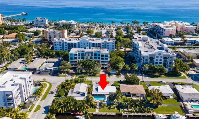 Deerfield Beach Casa | Impresionante casa en el agua * 2 cuadras de la playa * Gran piscina * Muelle para barco * Parrilla