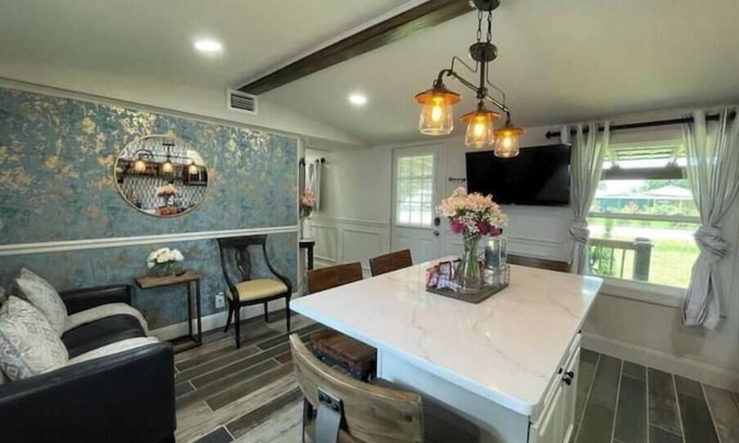 Davenport Casa | 2 BM/French Country Style DPLX