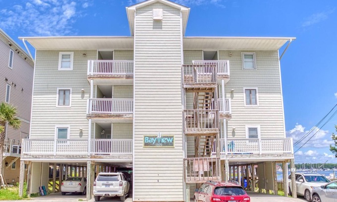 North Carolina Coast Condominio | 2 BR/2.5 BA beautiful, spacious waterfront Carolina Beach condo