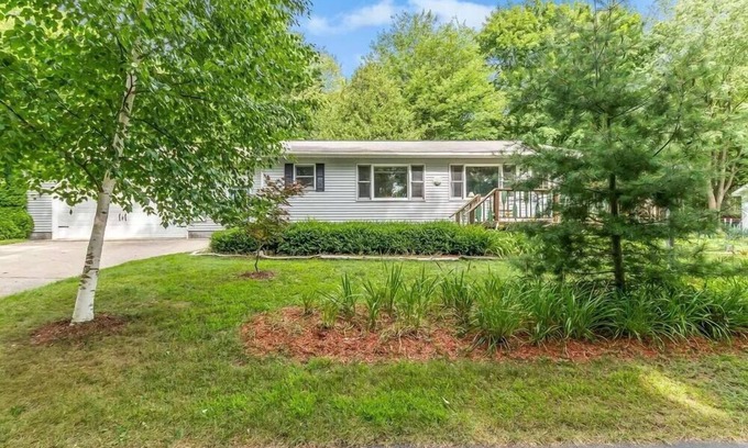 Ludington Cabaña | 2 BR, 2 BA cottage on Middle Bayou of Hamlin Lake.