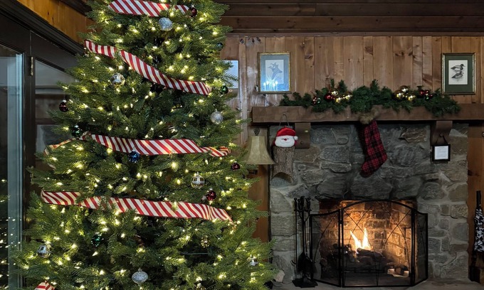 Deep Gap Chalet De Esquí | 2BR, 2 BA rustic mountainside cabin near Boone and Blowing Rock