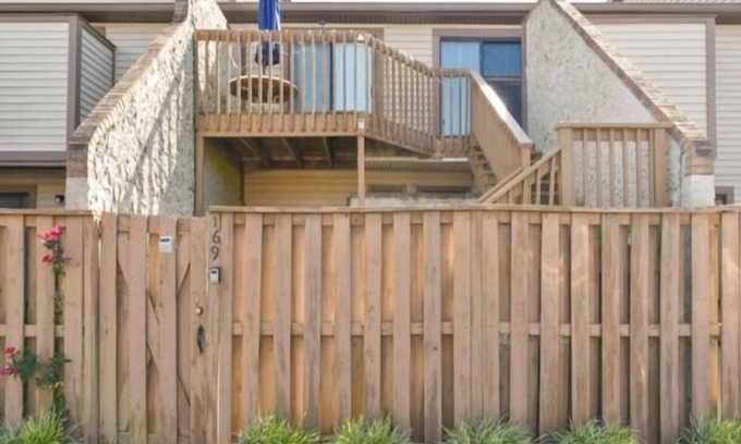 North Ocean City Condominio | 2 BR 2 Bath indoor and outdoor pools Tennis 1.5 blocks to the beach