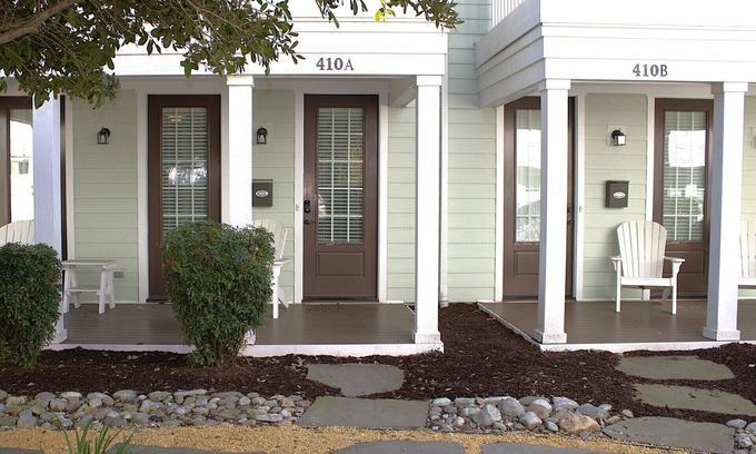 Northeast Virginia Beach Casa | Hermosa y espaciosa casa adosada cerca del mar (410A)