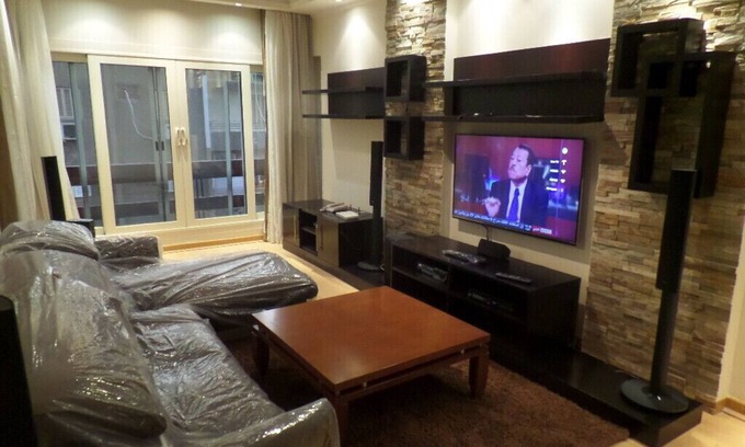 Agouza Apartamento | 2 BR Apt 3nd Floor with Balcony In Mohandessin