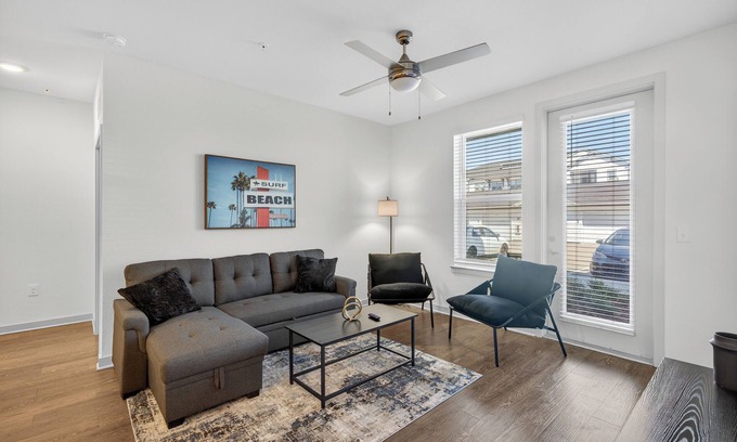 Arlington Apartamento | 2 BR Apt/King Bed/Pool/Gym/Clse 2 Beach/Mayo